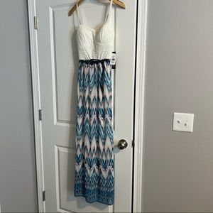 NWT Lace and pattern summer dress
